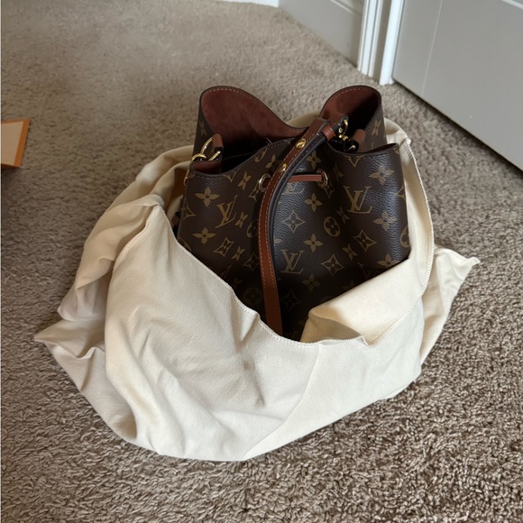 Louis Vuitton NeoNoe MM - Picture 5 of 8